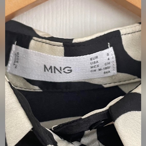 MANGO Black and White Striped Groovy Button-Up Satin Shirt Size 4 or Small - Picture 3 of 3